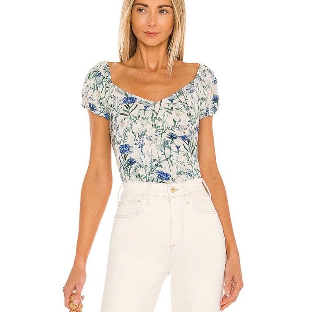Surplice Top in Blue Floral ASTR THE LABEL M Revolve Cropped